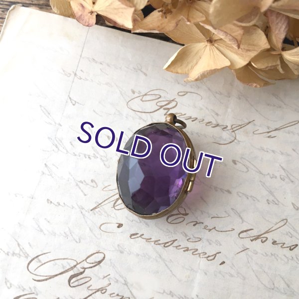 画像2: 蛍光アメジストガラスのボールロケットペンダント (2)