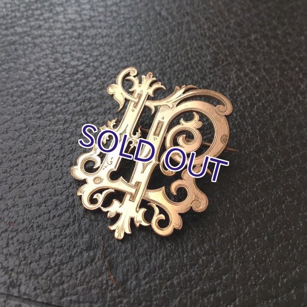 画像2: 『LP』イニシャルモノグラムのゴールドブローチ (2)