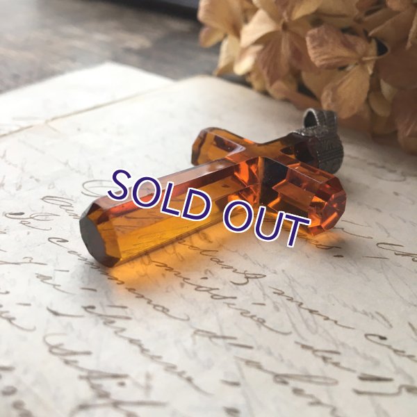 画像7: 琥珀ガラスのクロスペンダント (7)