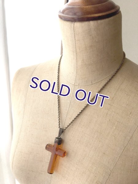 画像10: 琥珀ガラスのクロスペンダント (10)