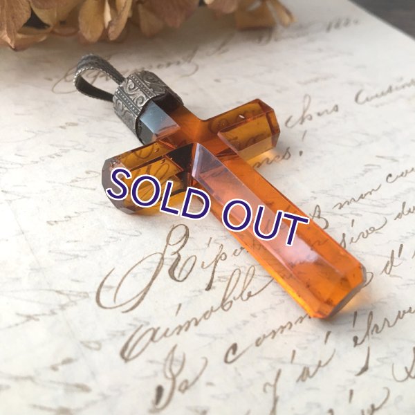 画像6: 琥珀ガラスのクロスペンダント (6)