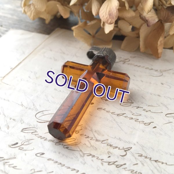 画像5: 琥珀ガラスのクロスペンダント (5)