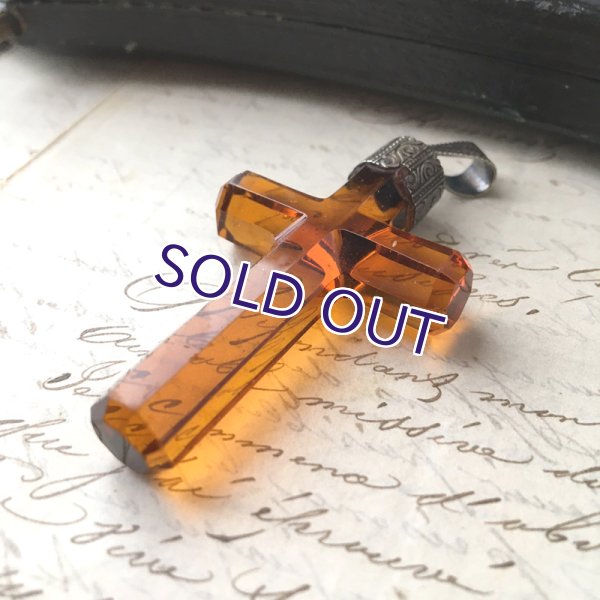 画像8: 琥珀ガラスのクロスペンダント (8)