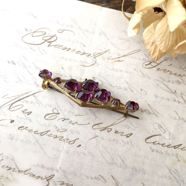 画像4: アメジストガラスのダイヤ型ブローチ (4)