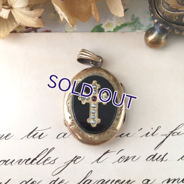 画像3: シードパールクロスとフレンチジェットのロケットペンダント (3)