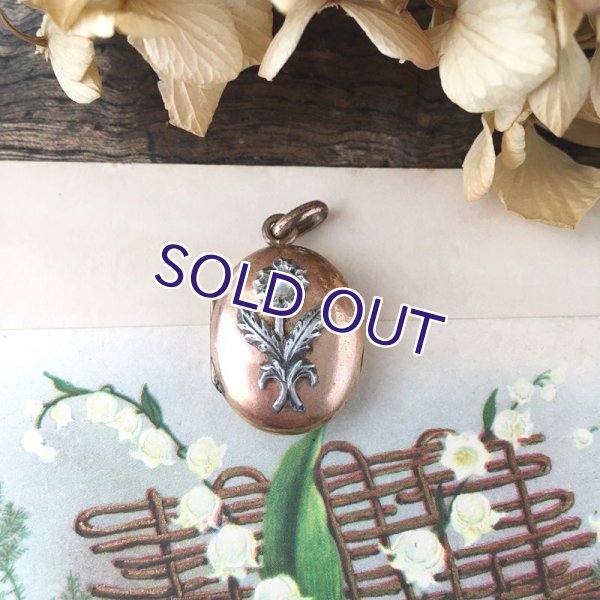 画像2: パールの花のゴールドロケットペンダント (2)