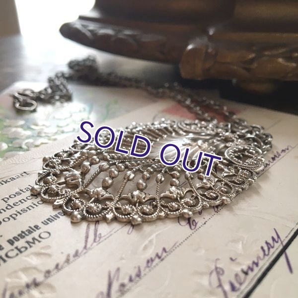 画像6: 貝殻モチーフの透かし細工ペンダント (6)