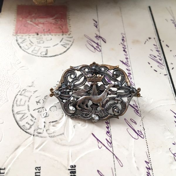 画像2: エルミン紋章とカットスチールのブローチ (2)