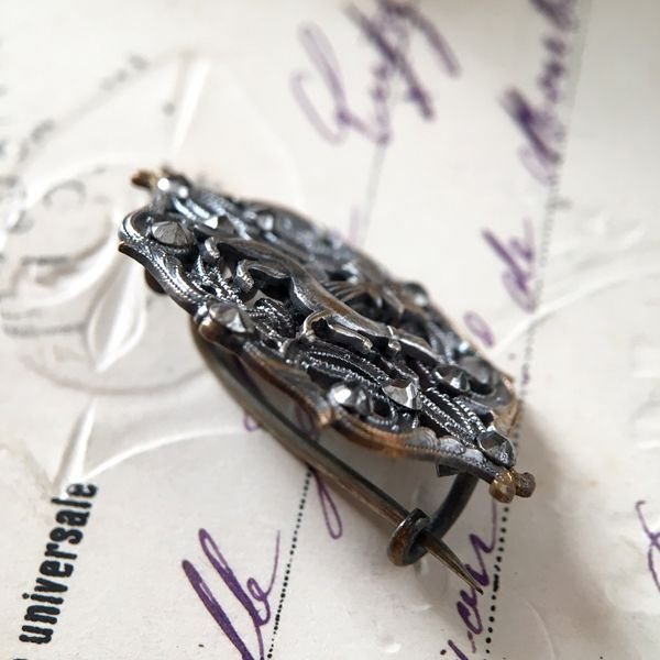 画像6: エルミン紋章とカットスチールのブローチ (6)