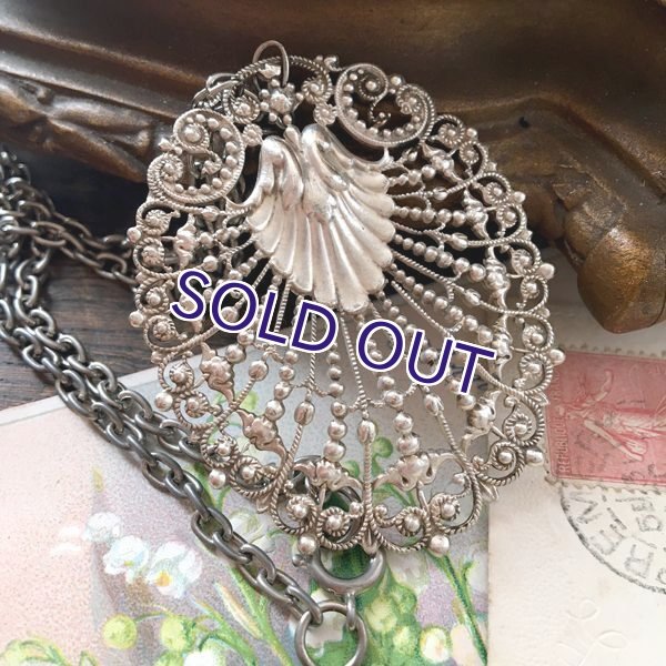 画像7: 貝殻モチーフの透かし細工ペンダント (7)