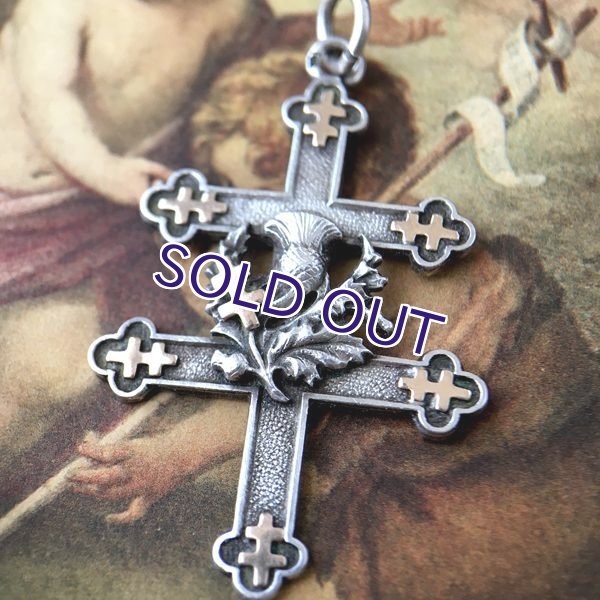 画像2: 銀製 ロレーヌ十字とアザミの紋章ペンダント (2)