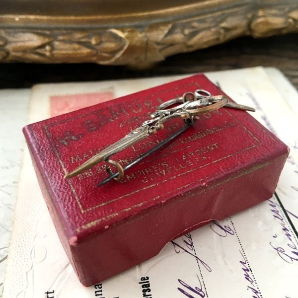 画像8: ミニチュアシザーのブローチ (8)