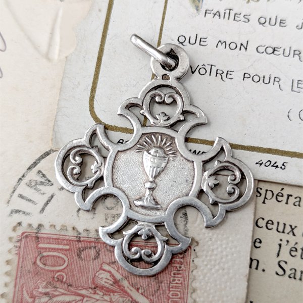 画像7: 1893年 聖体拝領 透かし細工のシルバーメダイ (7)