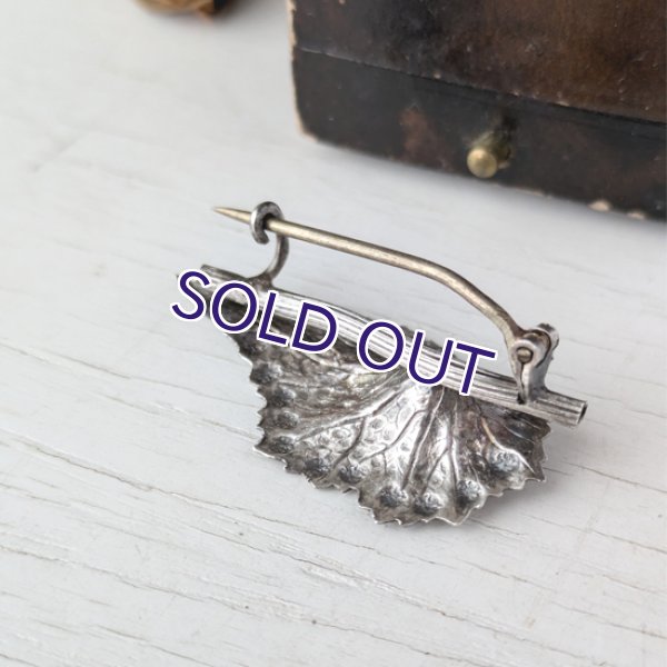 画像9: 銀製 サフィレットのリーフブローチ (9)