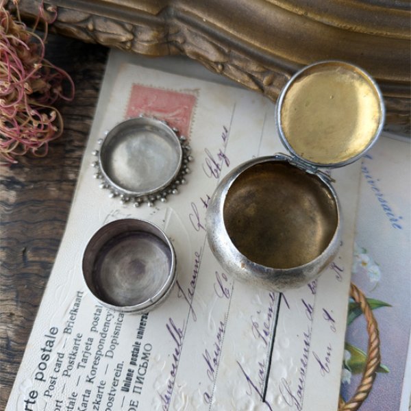 画像5: フルールドリスとサラマンダー紋章のパウダーケース（おまけ付） (5)