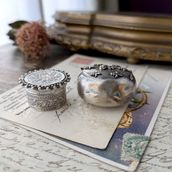 画像7: フルールドリスとサラマンダー紋章のパウダーケース（おまけ付） (7)