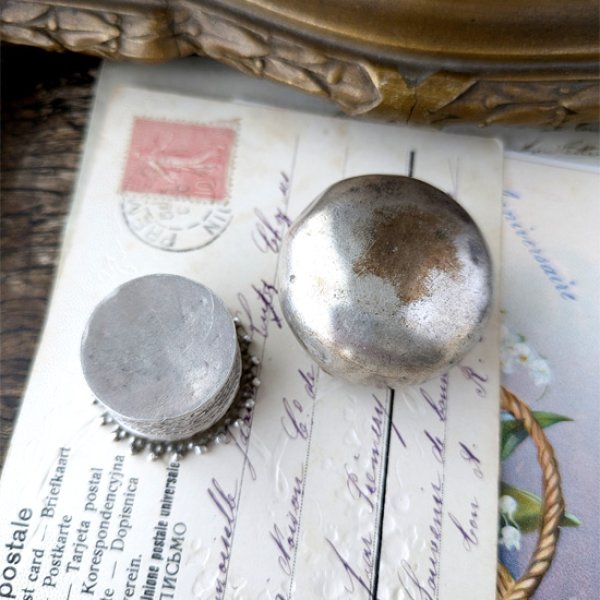 画像4: フルールドリスとサラマンダー紋章のパウダーケース（おまけ付） (4)