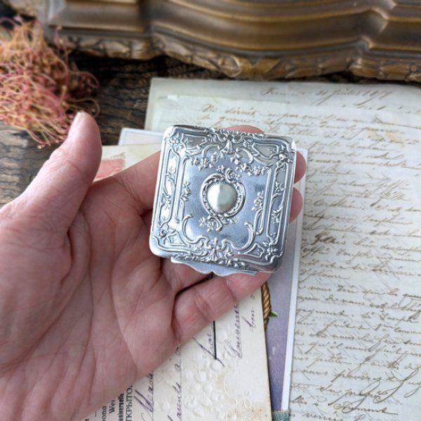 画像9: ロカイユと花々のスクエアケース (9)