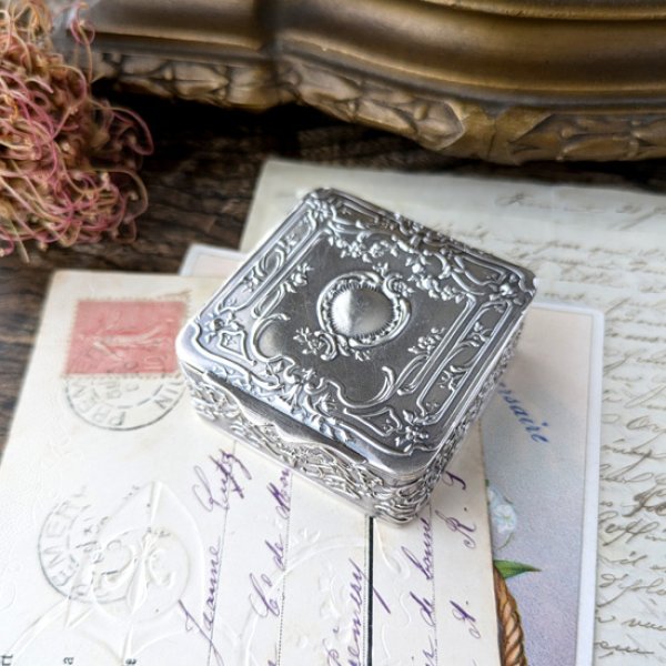 画像5: ロカイユと花々のスクエアケース (5)