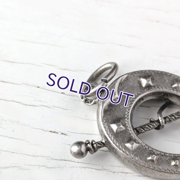 画像7: ホースシューと鞭のシルバーペンダント (7)