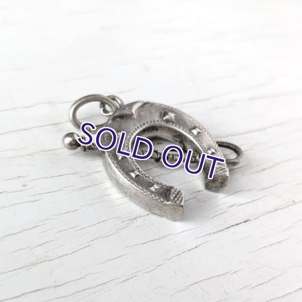 画像6: ホースシューと鞭のシルバーペンダント (6)