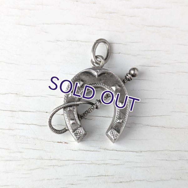 画像2: ホースシューと鞭のシルバーペンダント (2)