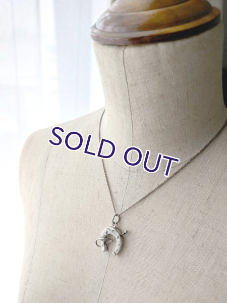 画像9: ホースシューと鞭のシルバーペンダント (9)