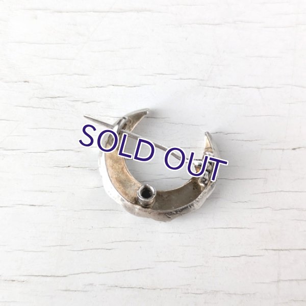 画像4: 銀製 クリアガラスの小さな三日月ブローチ (4)