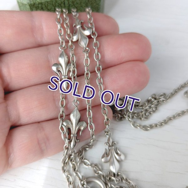 画像8: 銀製 百合の紋章フルールドリスのロングチェーン (8)