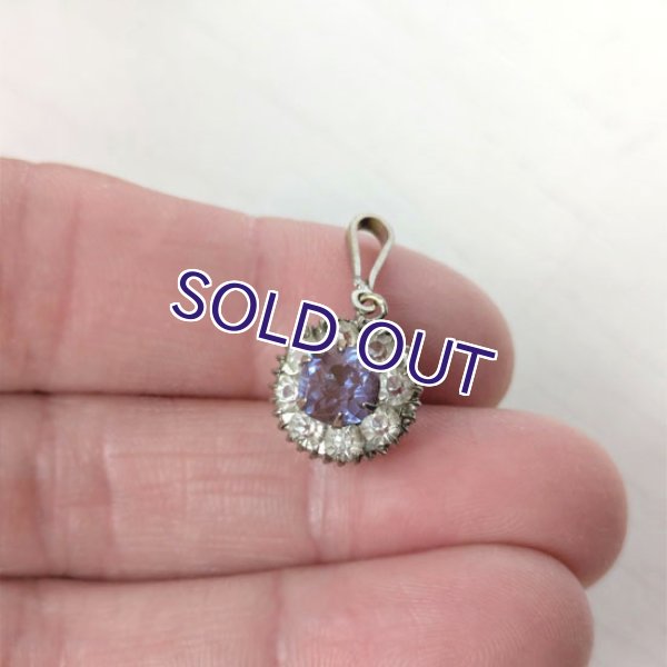 画像10: 濃色サフィレットの小さなデイジーペンダント (10)