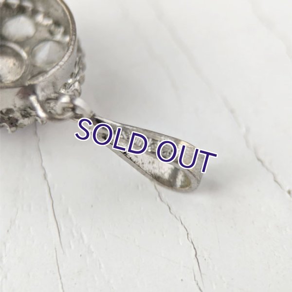 画像8: 濃色サフィレットの小さなデイジーペンダント (8)